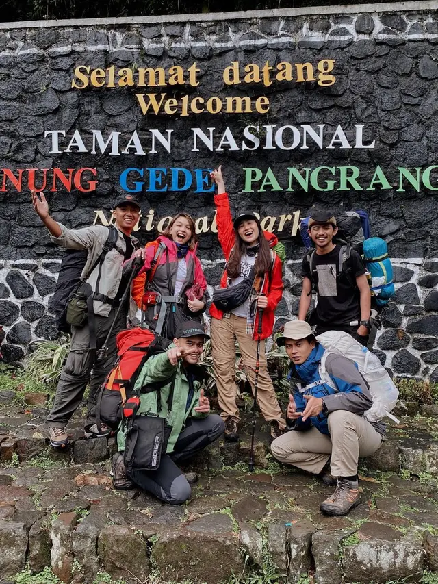7 Momen Pendakian Pertama Febby Rastanty di Gunung Gede Pangrango