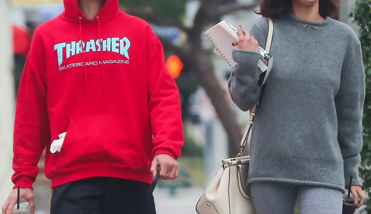 "Ia tak lagi merasa khawatir untuk meninggalkan Justin selama beberapa hari dan kepergian Justin untuk liburan ke Canada pun tak lagi menganggunya," jelas sumber lebih lanjut. (PopSugar)