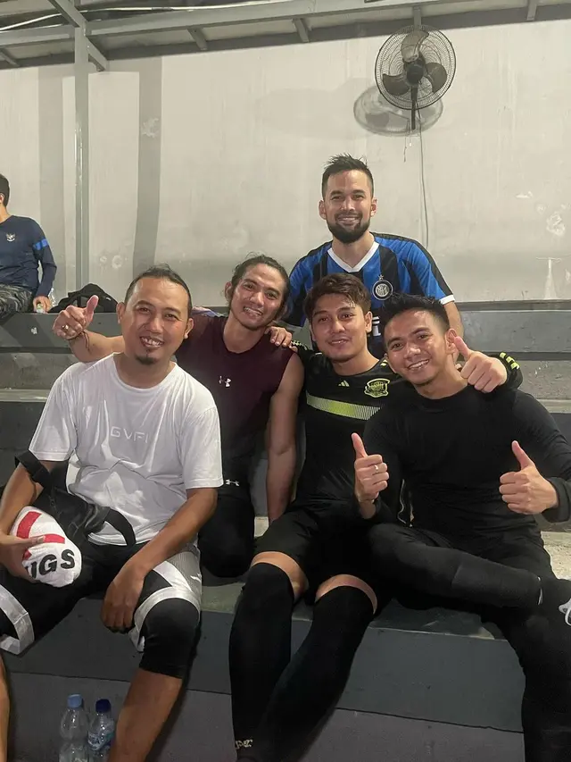 5 Potret Rizky Billar Futsal Bareng Rizki dan Ridho DA, Jalin Silaturahmi