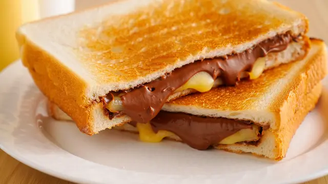 Roti Bakar Cokelat Keju (Foto: Reve Art AI)