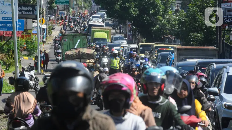 Kecelakaan Bus dan Angkot