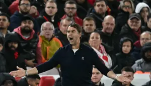 Manajer West Ham United asal Spanyol, Julen Lopetegui, bereaksi selama pertandingan sepak bola putaran ketiga Piala Liga Inggris (Carabao Cup) antara Liverpool dan West Ham United di Anfield di Liverpool, Inggris barat laut, Kamis dini hari WIB (26/9/2024). (Paul ELLIS/AFP)