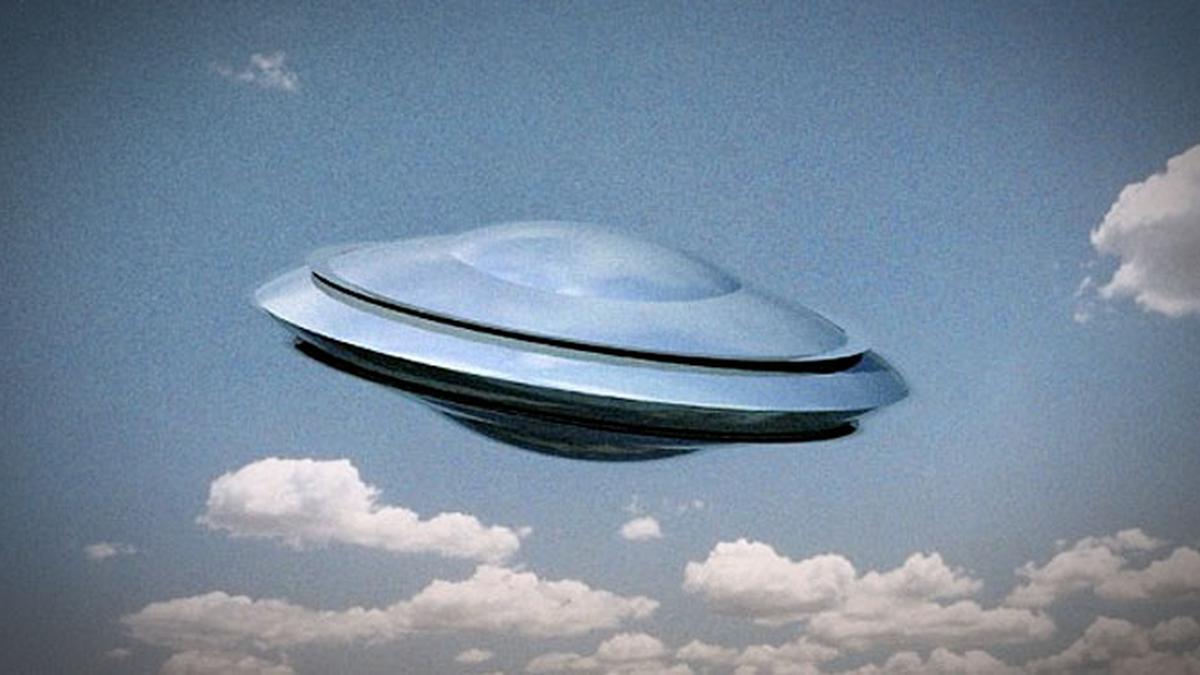 Pilot lapor nyaris tabrakan dengan benda aneh di inggris ufo global