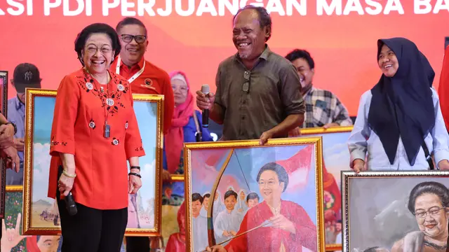 Rayakan Ultah ke-78 Bareng Anggota Legislatif PDIP, Megawati Tumpengan hingga Dihadiahi Lukisan