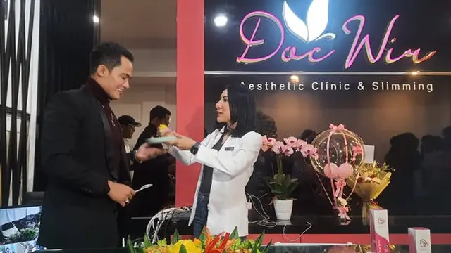 Hud Filbert saat pembukaan bisnis Skincare miliknya