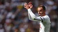 Gelandang Tottenham Hotspur, James Maddison. (HENRY NICHOLLS / AFP)