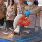 Ditlantas Polda Banten Musnahkan Knalpot Brong. (Rabu, 17/01/2024). (Yandhi Deslatama/Liputan6.com).