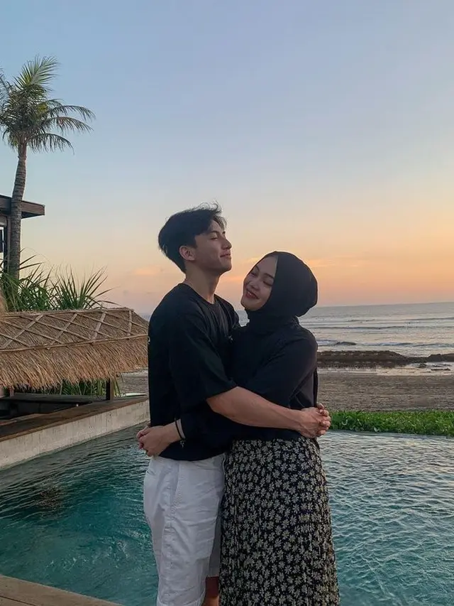 Diisukan Putus, Ini 6 Momen Mesra Putri Delina dan Jeffry Reksa