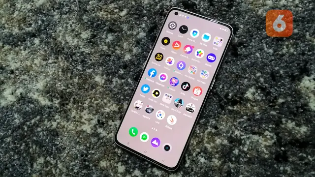 Realme GT 2 Pro - Tampak Depan