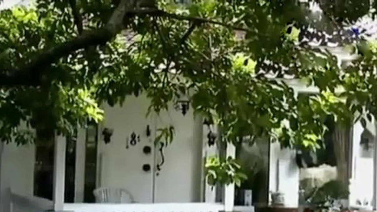 Pasca Bebas Rumah Andi Mallarangeng Sepi