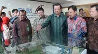 Menteri Kesehatan RI Terawan Agus Putranto saat Kunjungan Kerja Menteri Kesehatan RI "Penggunaan Hasil Riset OMAI di Dexa Site Cikarang, Bekasi, Jawa Barat pada Jumat (21/2/2020). (Dok Public Relation Dexa Group)