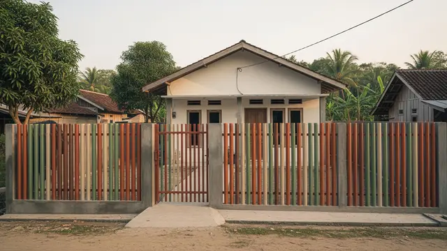 Pagar PVC Vertikal dengan Susunan Selang-Seling