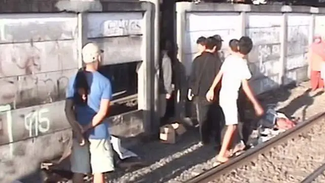 Waria dan Pria Tertabrak Kereta Saat Diduga Bertransaksi