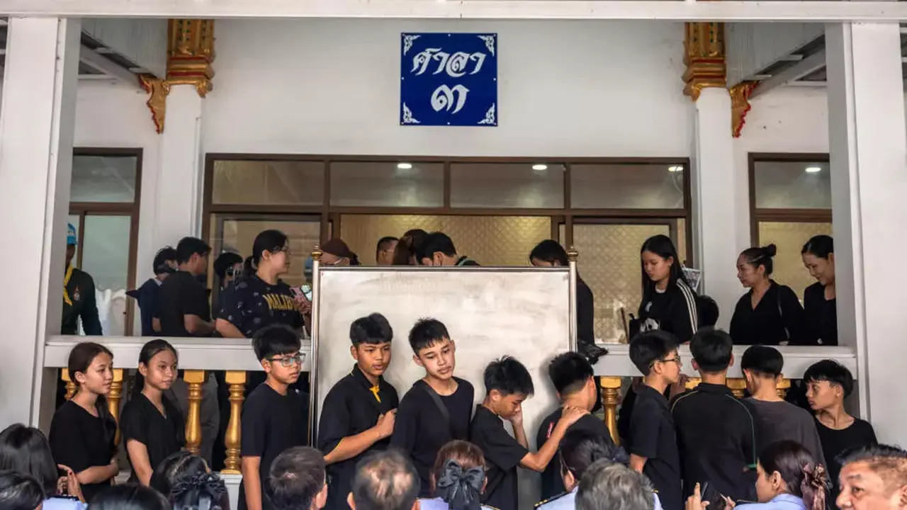 Pemakanan korban penembakan sekolah di Thailand