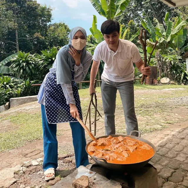 Sering Dikira Pacar, Ini 7 Potret Kebersamaan Cut Syifa dan Sang Kakak