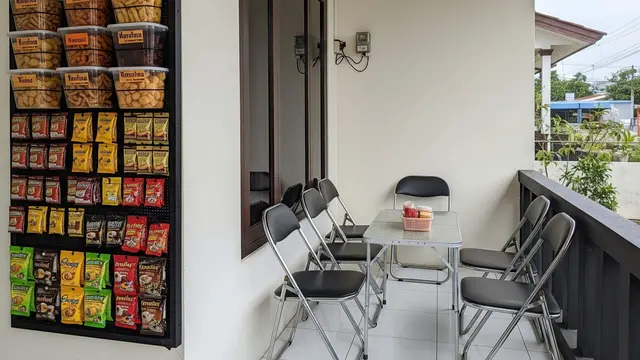Inspirasi Angkringan Rumahan di Teras Rumah