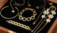 Kotak perhiasan yang berisi koleksi gelang emas harga 2 jutaan di 2025. Foto: Gemini