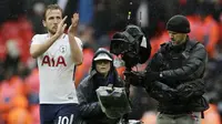 1. Harry Kane (Tottenham Hotspur) - 23 Gol (2 Penalti). (AP/Matt Dunham)
