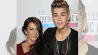 Ibu Justin Bieber Kirim Pesan Penting untuk Penggemar Anaknya