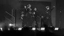 Bright juga baru saja menggelar konser bertajuk Shooting Star di The Kasablanka Hall, Kota Kasablanka, Jakarta Selatan pada Sabtu (15/10/2022) lalu. Artis keturunan Amerika Serikat yang lahir di Provinsi Nakhon Pathom, Thailand pada 27 Desember 1997 itu sudah terjun di dunia entertainment sebagai artis Thailand sejak usia 15 tahun. (Liputan6.com/IG/@bbrightvc)