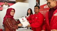 Siti Nur Azizah datangi PSI untuk mendaftar calon wali kota Tangsel (Pramita/Liputan6.com)