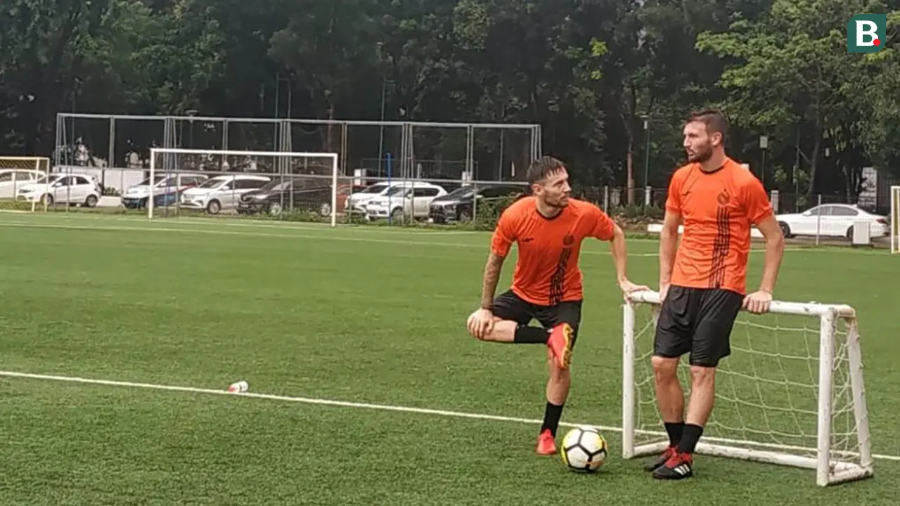 Marc Klok dan Marco Motta (Persija)