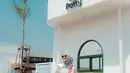 Tampil manis di Hari Raya dengan gamis berpotongan A-line dan kerah  seperti yang dikenakan hijabers Mega Iskanti ini (Instagram/megaiskanti).