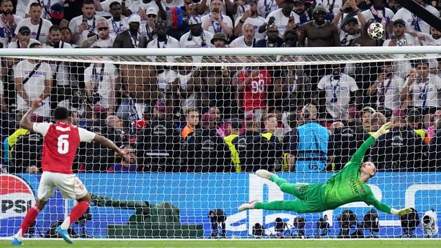 Foto: Momen Tendangan Penalti Gabriel Melambung Tinggi, Arsenal Gagal Juara Liga Champions