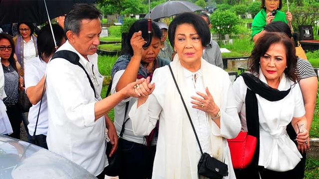 Frans Tumbuan Meninggal, Rima Melati: Aku Juga yang Goblok - ShowBiz