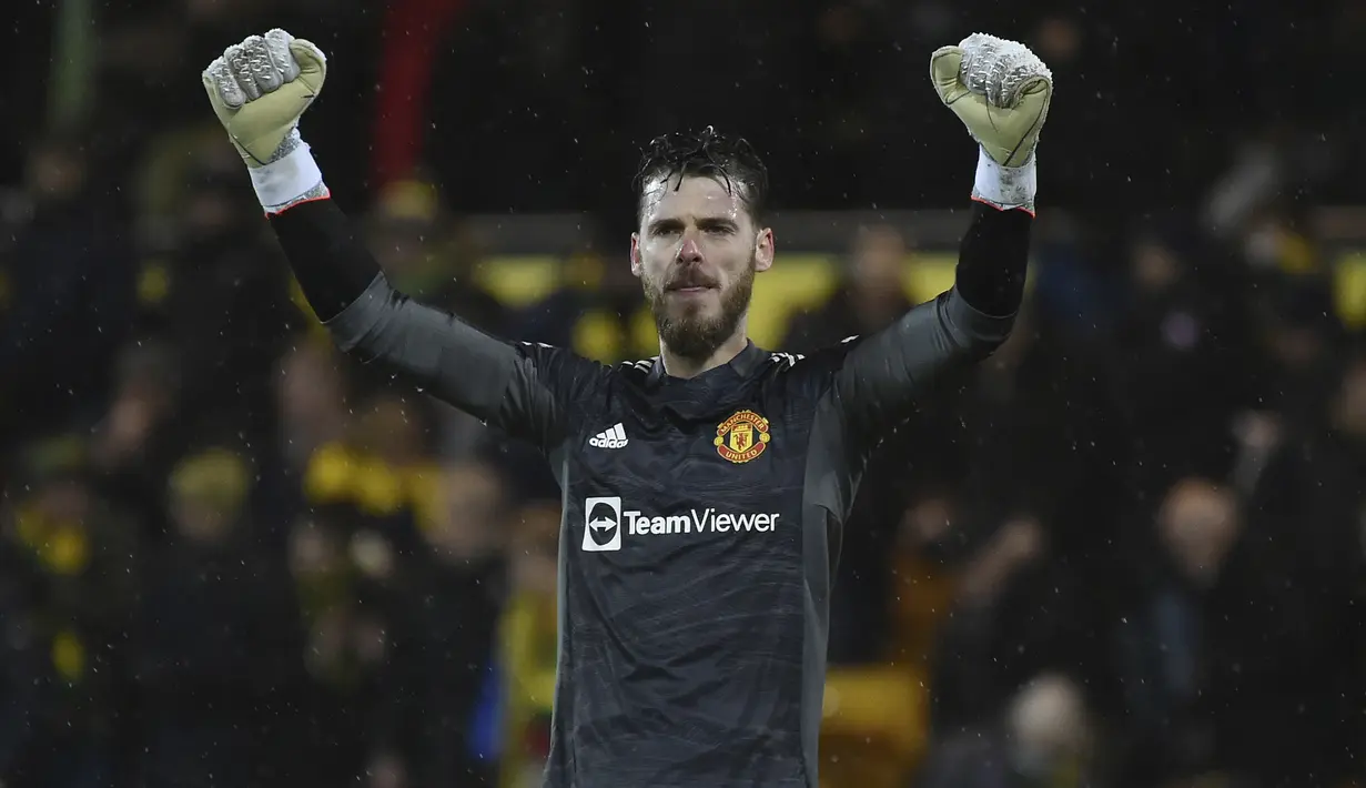 David De Gea. Kiper berusia 31 tahun yang telah 11 musim membela Manchester United sejak 2011/2012 ini menjadi kiper Spanyol yang paling banyak melakukan clean sheet di Liga Inggris. Total 128 clean sheet dari 361 laga dikoleksinya hanya bersama satu-satunya klub, yaitu MU. (AP/Rui Vieira)