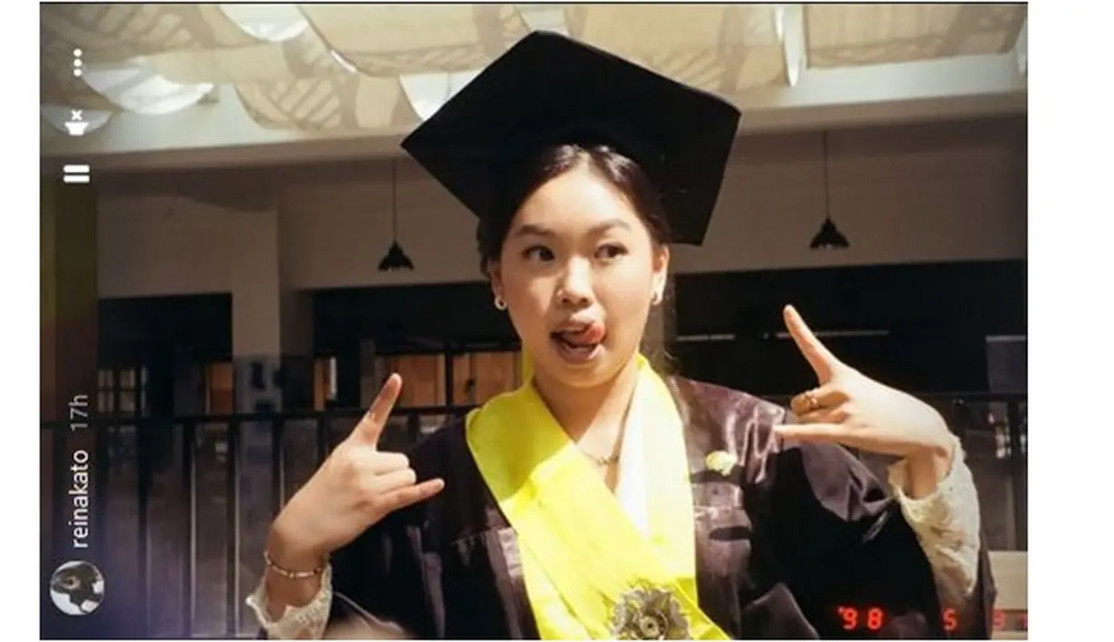 Momen wisuda Reina Kato adik Yuki Kato. (Sumber: Instagram/reinakato)