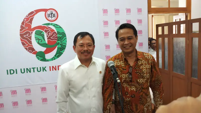 Menkes Terawan dan Ketua IDI dr Daeng di Kantor IDI Pusat Jakarta (Foto: Fitri Haryanti/Liputan6.com)