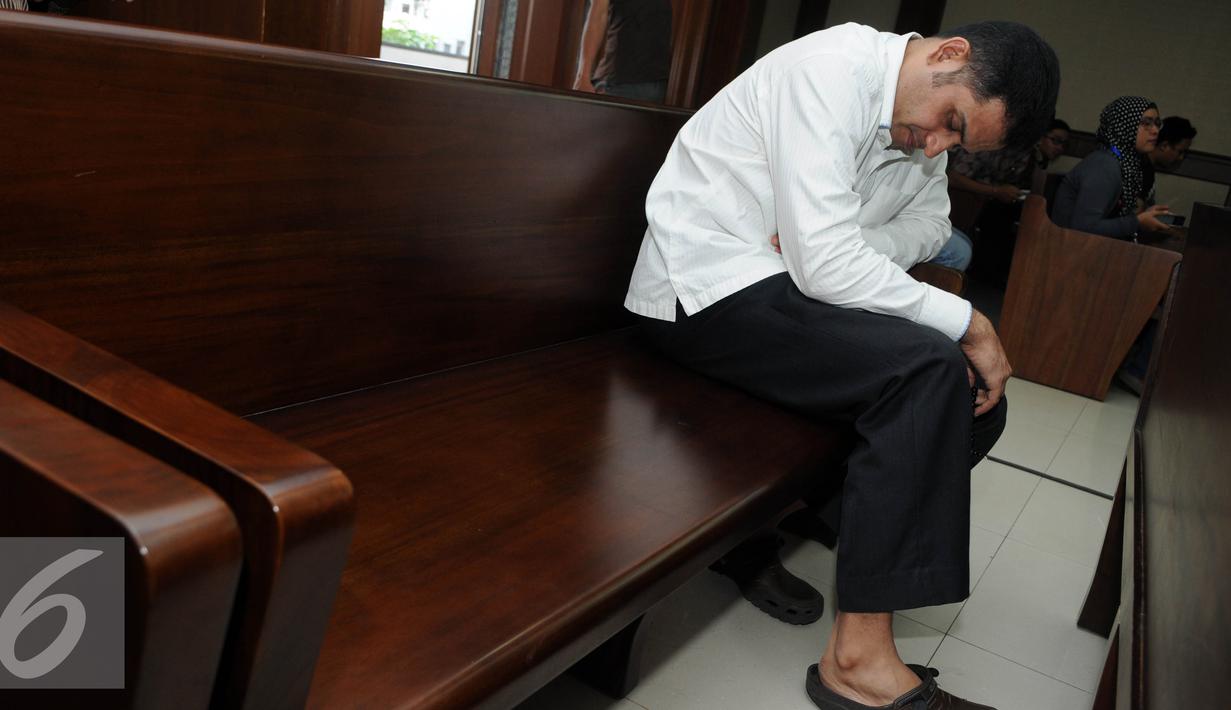M. Nazaruddin tersangka Wisma Atlet saat menunggu sidang vonis di pengadilan Tipikor, Jakarta,Rabu (15/6) Nazarudin divonis 6 tahun penjara denda 1 miliar subsider 1 tahun. (Liputan6.com/Helmi Afandi)