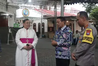 Gereja di sekitar Stadion Gajayana Malang meniadakan Misa Kudus pada Sabtu, 7 Februari sore dan Minggu, 8 Februari 2026 pagi untuk menghormati Harlah 1 Abad NU. (Liputan6.com/Zainul Arifin)