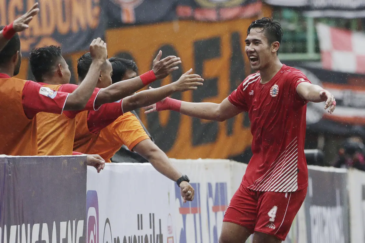 Bek Persija Jakarta, Ryuji Utomo, merayakan gol yang dicetaknya ke gawang TIRA Persikabo. (Bola.com/Yoppy Renato)