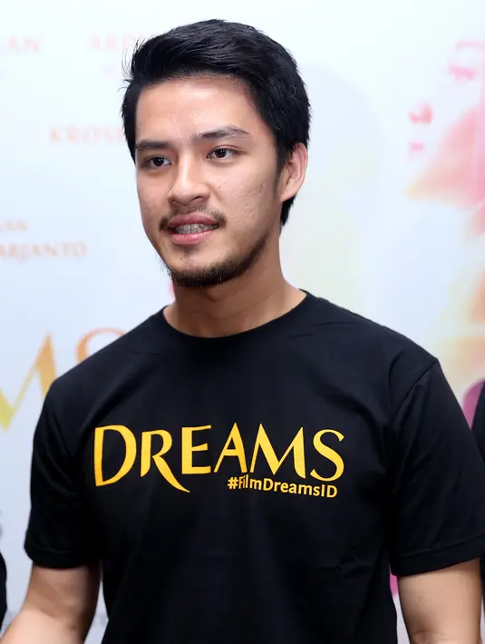 Morgan Oey lebih memilih solo karier, ia sedang mendalami beberapa karakter dalam peran yang akan ia bintangi.  (Andy Masela/Bintang.com)