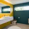 7 Kombinasi Warna Cat Kamar Mandi yang Berani, Menenangkan, dan Bikin Kesan Lapang