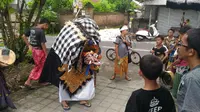 Ngelawang Barong Bangkung, Ngamen Asyik Anak Bali Usai Galungan