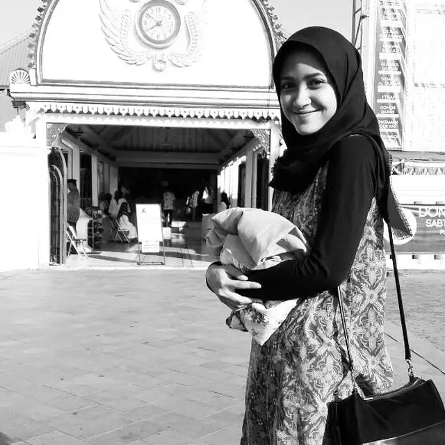 6 Potret Laras 'Koki Cilik' saat Tampil Berhijab, Makin Memesona