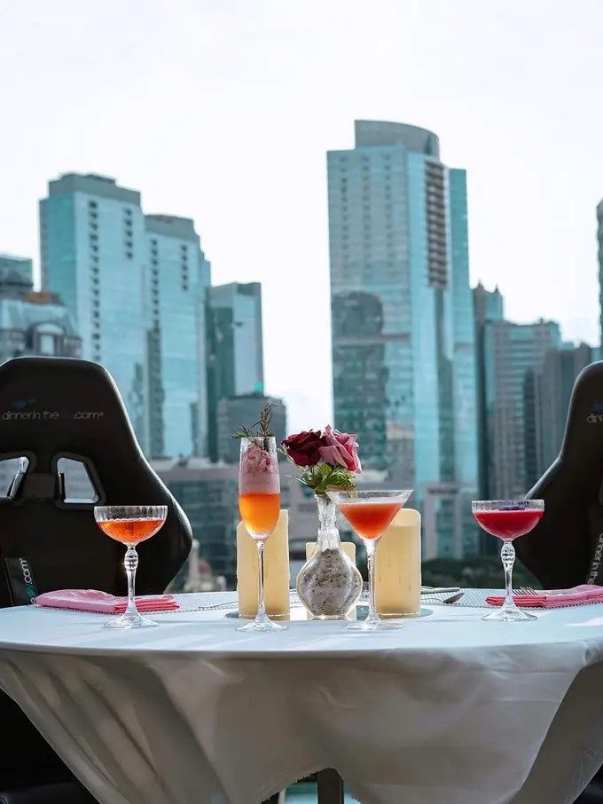 Sensasi Valentine Dinner yang Memacu Adrenalin di Ketinggian 50 Meter