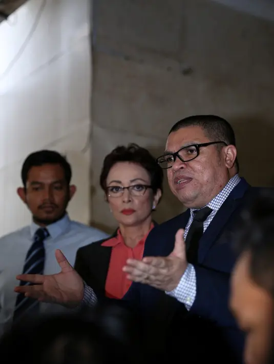 Karena status tersangka yang sudah disandangnya, Minati pun merasa tercoreng. ’Nama baik dirugikan. Apalagi sebagai artis, tadinya mau syuting jadi terganggu,’ ujar Razman. (Andy Masela/Bintang.com)