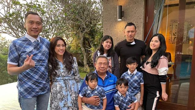 6 Momen Kebersamaan Keluarga SBY, Camping Bareng di Tengah Hutan