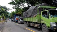 Antrean Kendaraan menuju Pelabuhan Ketapang Banyuwangi mengular hingga 2 kilometer (Hermawan Arifianto/Liputan6.com)