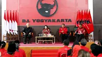 Ketua Umum PDIP Megawati Soekarnoputri dan Gubernur Jawa Tengah sekaligus calon presiden dari PDIP, Ganjar Pranowo menghadiri Kantor DPD PDI Perjuangan Yogyakarta. (Istimewa)
