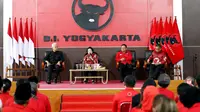 Ketua Umum PDIP Megawati Soekarnoputri dan Gubernur Jawa Tengah sekaligus calon presiden dari PDIP, Ganjar Pranowo menghadiri Kantor DPD PDI Perjuangan Yogyakarta. (Istimewa)