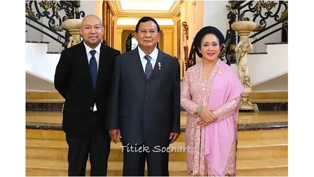6 Potret Titiek Soeharto Usai Acara Pelantikan DPR RI, Syukuran Bersama Keluarga