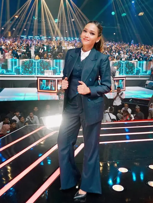 Alasan Maia dan teman-temannya tidak ingin membeli barang-barang dengan nilai jual yang tinggi karena tidak ingin dibohongi. (Instagram/maiaestiantyreal)