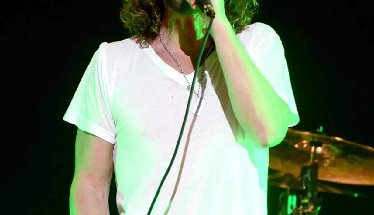 Melansir Telegraph.co.uk, setelah melakukan tindakan otopsi Medical Examiner's Office mengungkapkan bahwa penyebab dari kematian Chris Cornell adalah lantaran ia melakukan aksi bunuh diri. (AFP/Bintang.com)