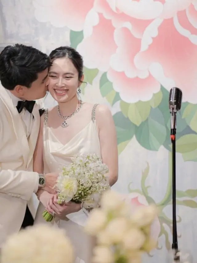 Nong Poy saat Resepsi Pernikahan