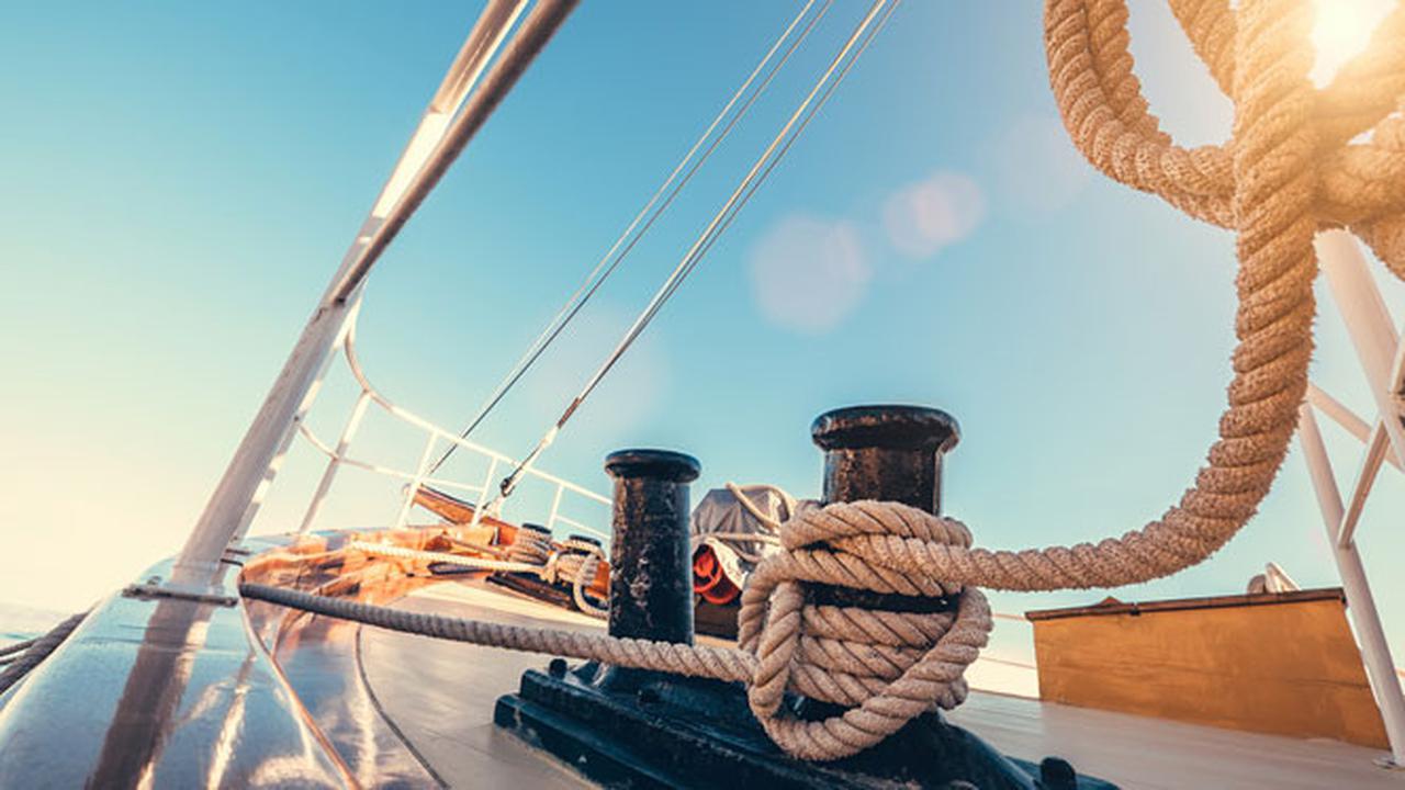 Peserta Wonderful Sail 2 Indonesia 2017 Enjoy di Pantai Riung